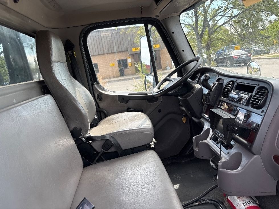 Medium Duty Box Truck-Light and Medium Duty Trucks-Freightliner-2020-M2-Mississauga-ON-161,165\n\t\tkm-$ 74,000 - Image 22