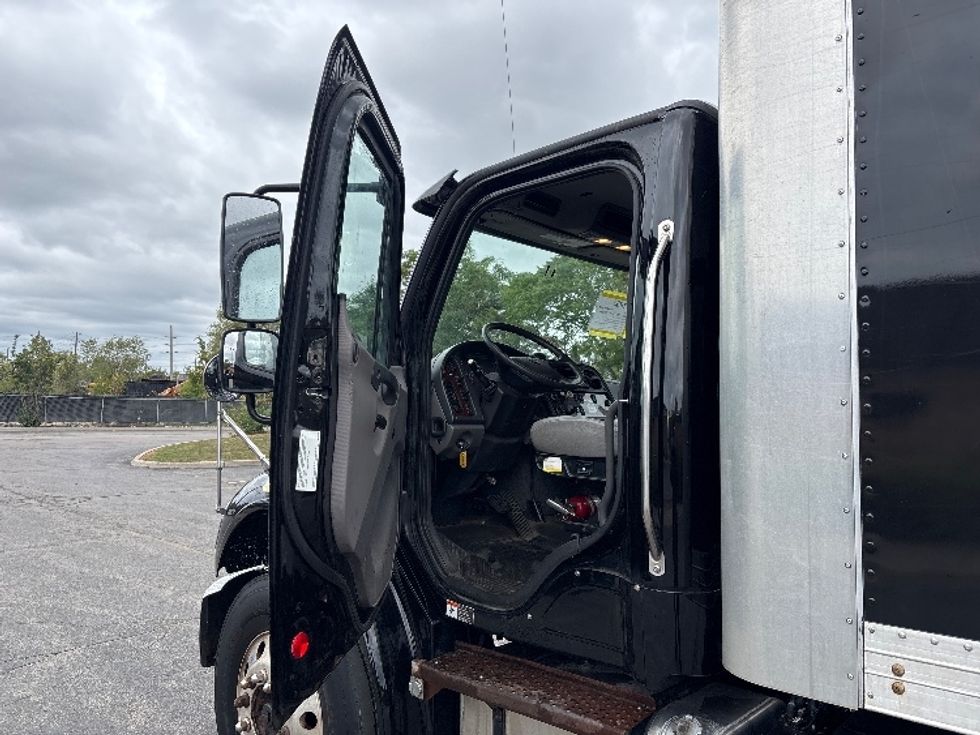 Medium Duty Box Truck-Light and Medium Duty Trucks-Freightliner-2020-M2-Mississauga-ON-161,588\n\t\tkm-$ 67,750 - Image 16
