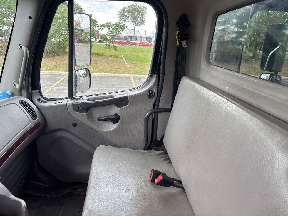 Medium Duty Box Truck-Light and Medium Duty Trucks-Freightliner-2020-M2-Mississauga-ON-161,588\n\t\tkm-$ 67,750 - Image 19