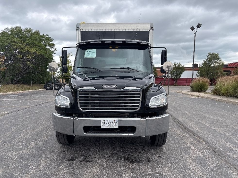 Medium Duty Box Truck-Light and Medium Duty Trucks-Freightliner-2020-M2-Mississauga-ON-161,588\n\t\tkm-$ 67,750 - Image 2