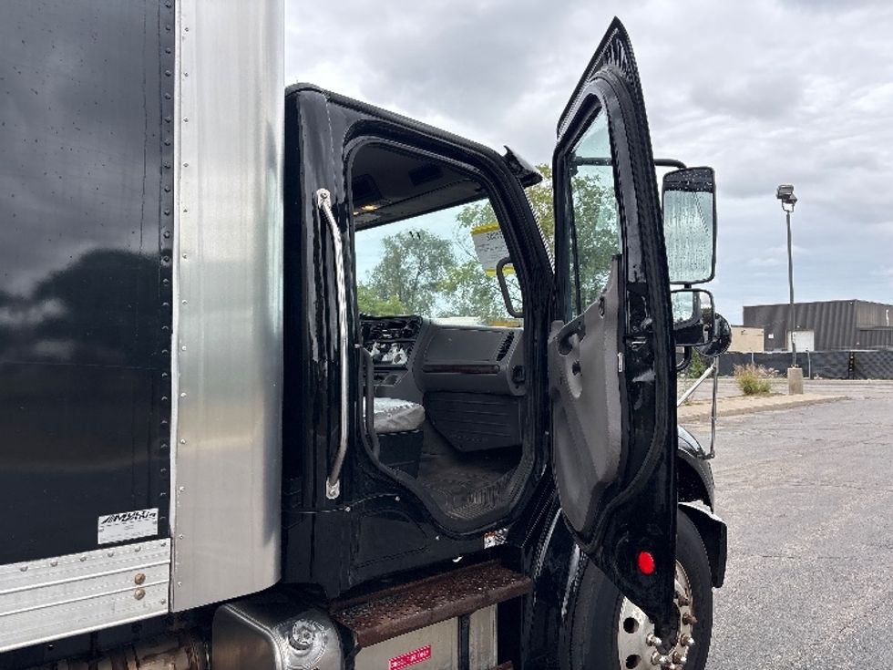 Medium Duty Box Truck-Light and Medium Duty Trucks-Freightliner-2020-M2-Mississauga-ON-161,588\n\t\tkm-$ 67,750 - Image 20