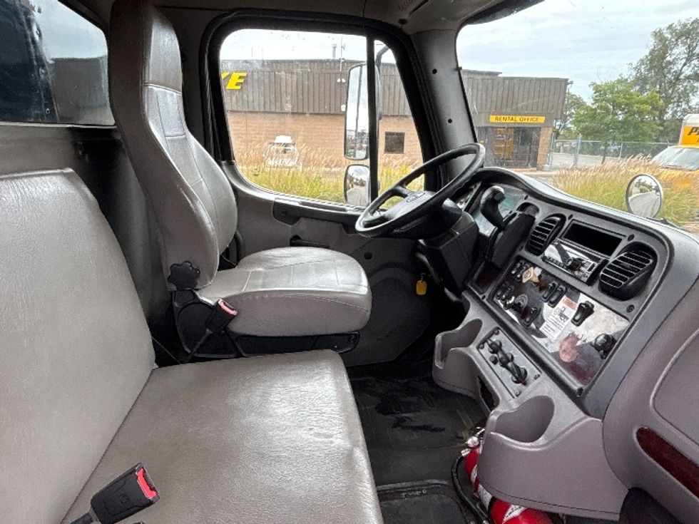 Medium Duty Box Truck-Light and Medium Duty Trucks-Freightliner-2020-M2-Mississauga-ON-161,588\n\t\tkm-$ 67,750 - Image 22