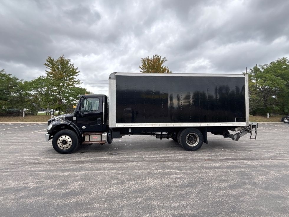 Medium Duty Box Truck-Light and Medium Duty Trucks-Freightliner-2020-M2-Mississauga-ON-161,588\n\t\tkm-$ 67,750 - Image 4