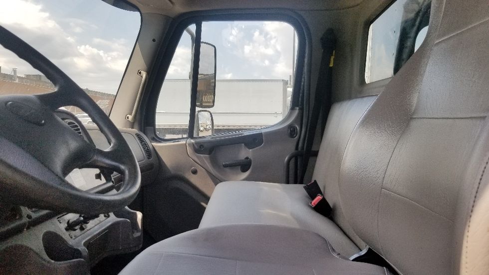 Medium Duty Box Truck-Light and Medium Duty Trucks-Freightliner-2020-M2-Mississauga-ON-192,090\n\t\tkm-$ 72,250 - Image 19