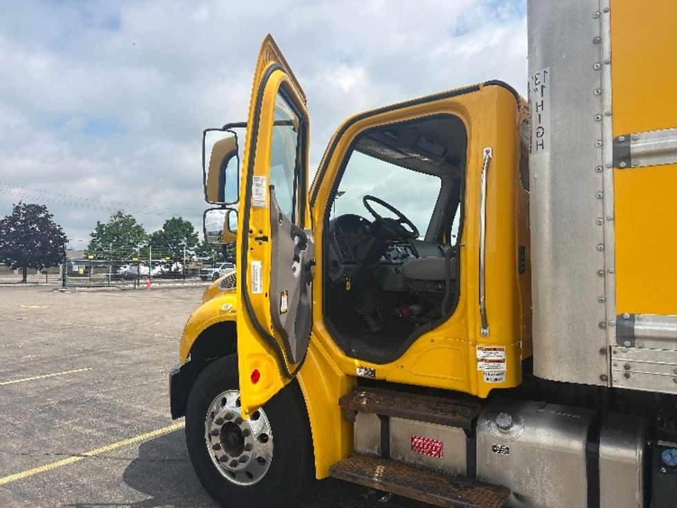 Medium Duty Box Truck-Light and Medium Duty Trucks-Freightliner-2020-M2-Mississauga-ON-211,282\n\t\tkm-$ 69,000 - Image 16
