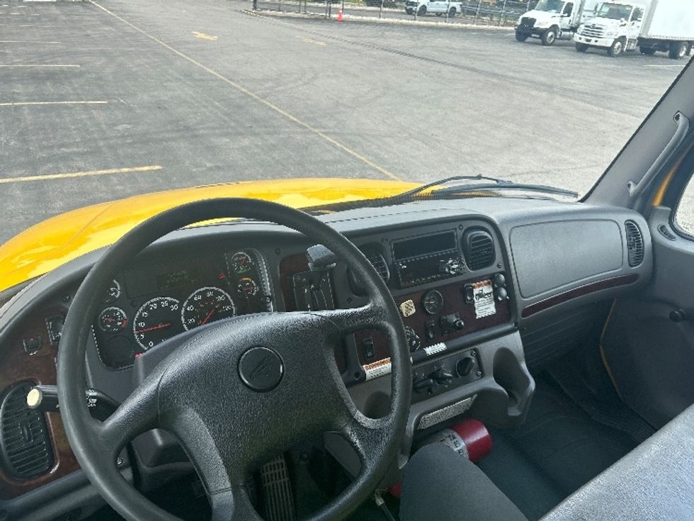 Medium Duty Box Truck-Light and Medium Duty Trucks-Freightliner-2020-M2-Mississauga-ON-211,282\n\t\tkm-$ 69,000 - Image 18