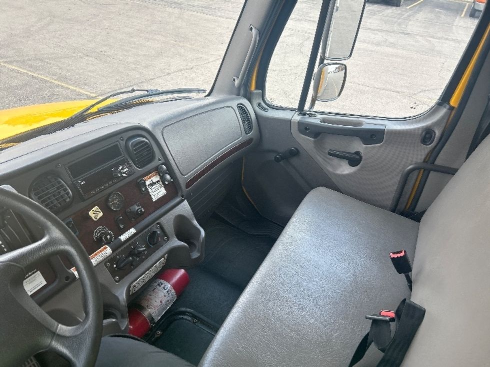 Medium Duty Box Truck-Light and Medium Duty Trucks-Freightliner-2020-M2-Mississauga-ON-211,282\n\t\tkm-$ 69,000 - Image 19