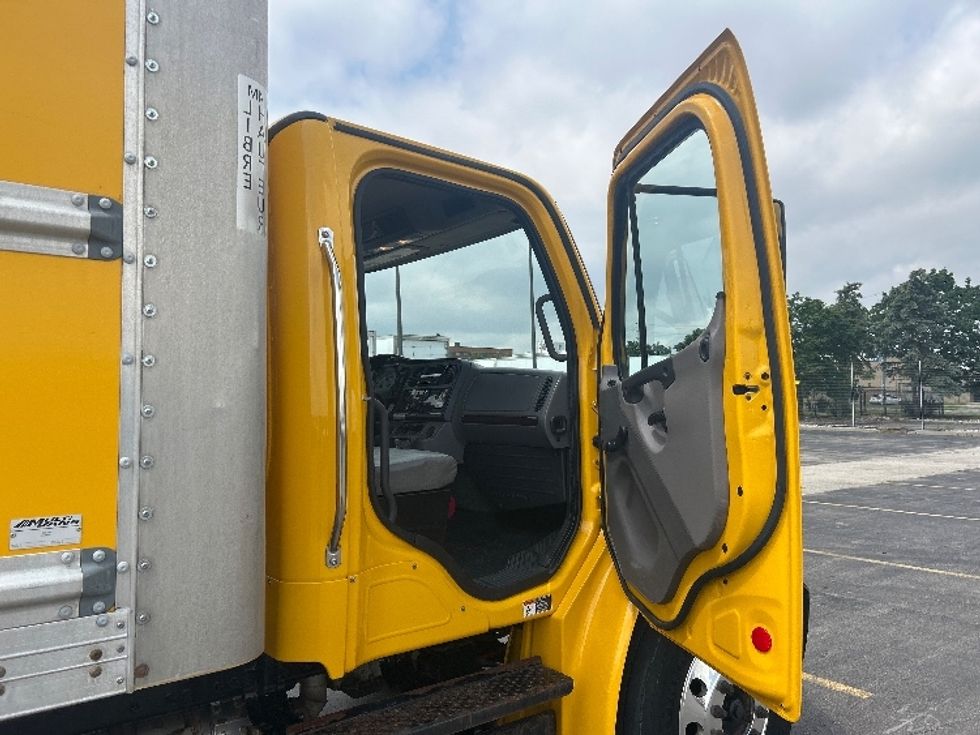 Medium Duty Box Truck-Light and Medium Duty Trucks-Freightliner-2020-M2-Mississauga-ON-211,282\n\t\tkm-$ 69,000 - Image 20