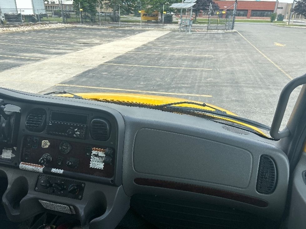 Medium Duty Box Truck-Light and Medium Duty Trucks-Freightliner-2020-M2-Mississauga-ON-211,282\n\t\tkm-$ 69,000 - Image 21