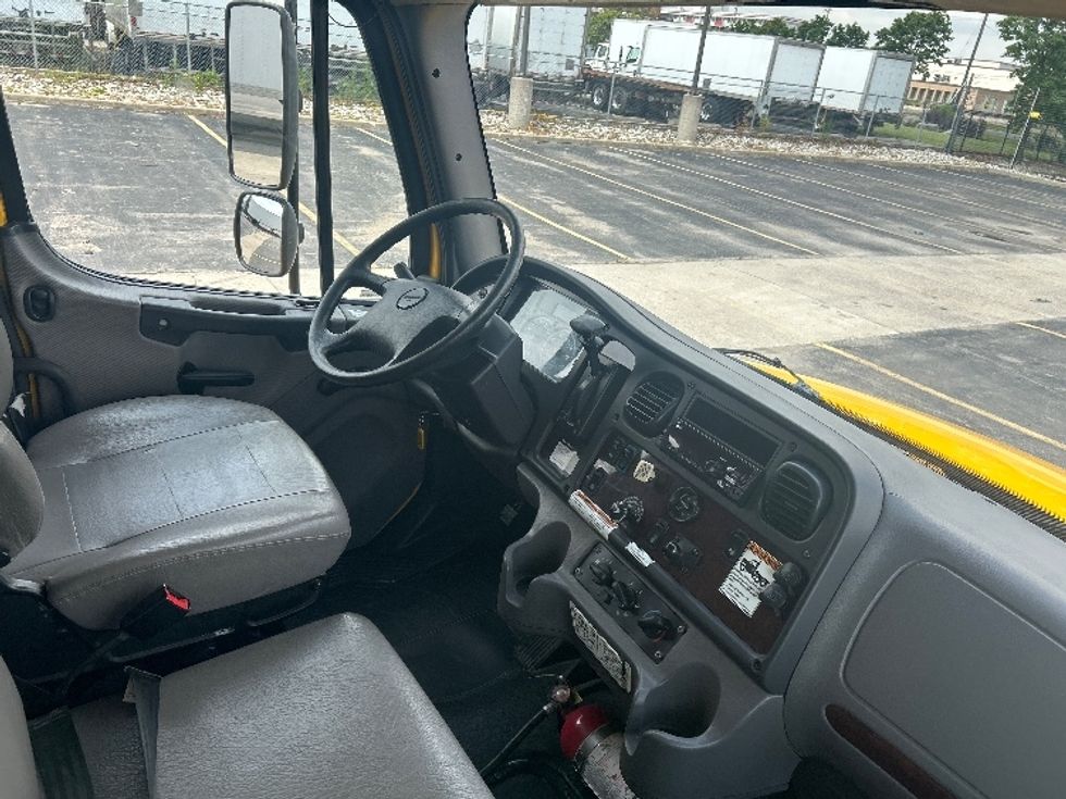 Medium Duty Box Truck-Light and Medium Duty Trucks-Freightliner-2020-M2-Mississauga-ON-211,282\n\t\tkm-$ 69,000 - Image 22