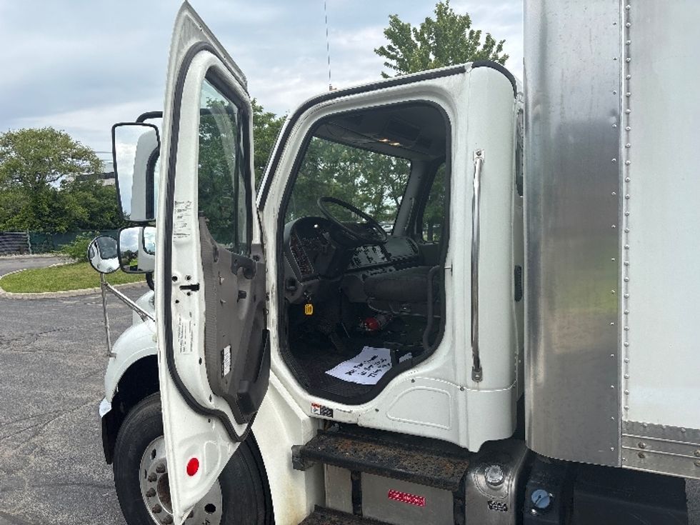 Medium Duty Box Truck-Light and Medium Duty Trucks-Freightliner-2020-M2-Mississauga-ON-214,425\n\t\tkm-$ 67,500 - Image 16