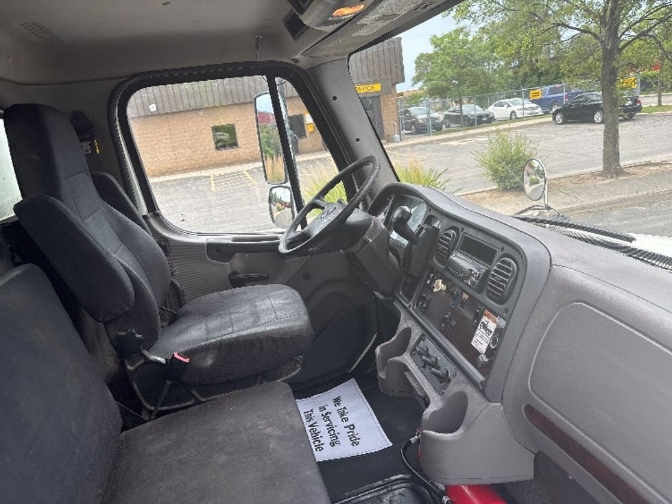 Medium Duty Box Truck-Light and Medium Duty Trucks-Freightliner-2020-M2-Mississauga-ON-214,425\n\t\tkm-$ 67,500 - Image 22