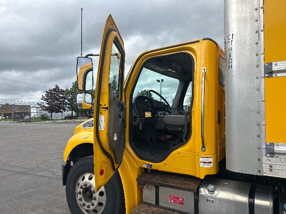 Medium Duty Box Truck-Light and Medium Duty Trucks-Freightliner-2020-M2-Mississauga-ON-234,798\n\t\tkm-$ 64,500 - Image 16