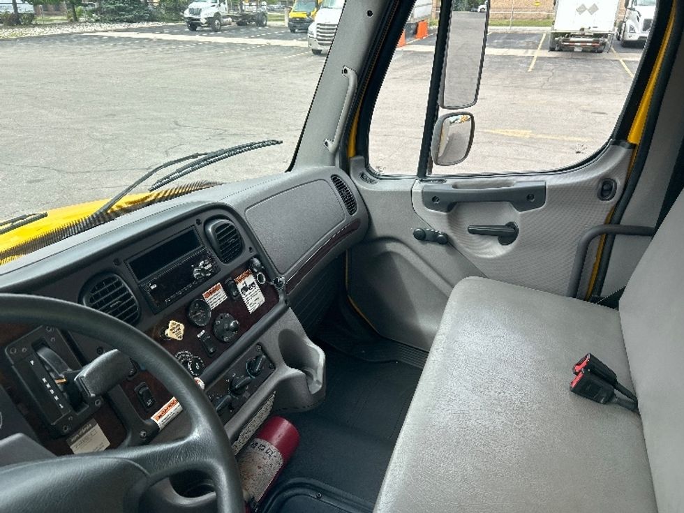 Medium Duty Box Truck-Light and Medium Duty Trucks-Freightliner-2020-M2-Mississauga-ON-234,798\n\t\tkm-$ 64,500 - Image 19