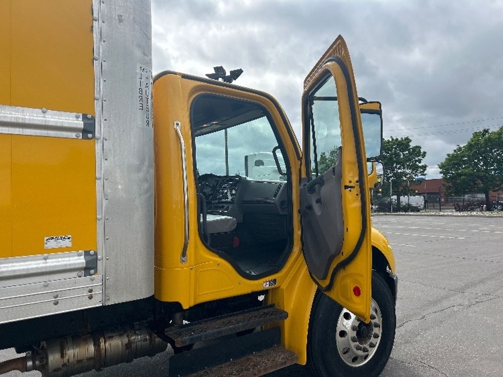 Medium Duty Box Truck-Light and Medium Duty Trucks-Freightliner-2020-M2-Mississauga-ON-234,798\n\t\tkm-$ 64,500 - Image 20