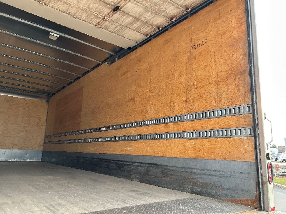 Medium Duty Box Truck-Light and Medium Duty Trucks-Freightliner-2020-M2-Mississauga-ON-235,779\n\t\tkm-$ 74,000 - Image 12