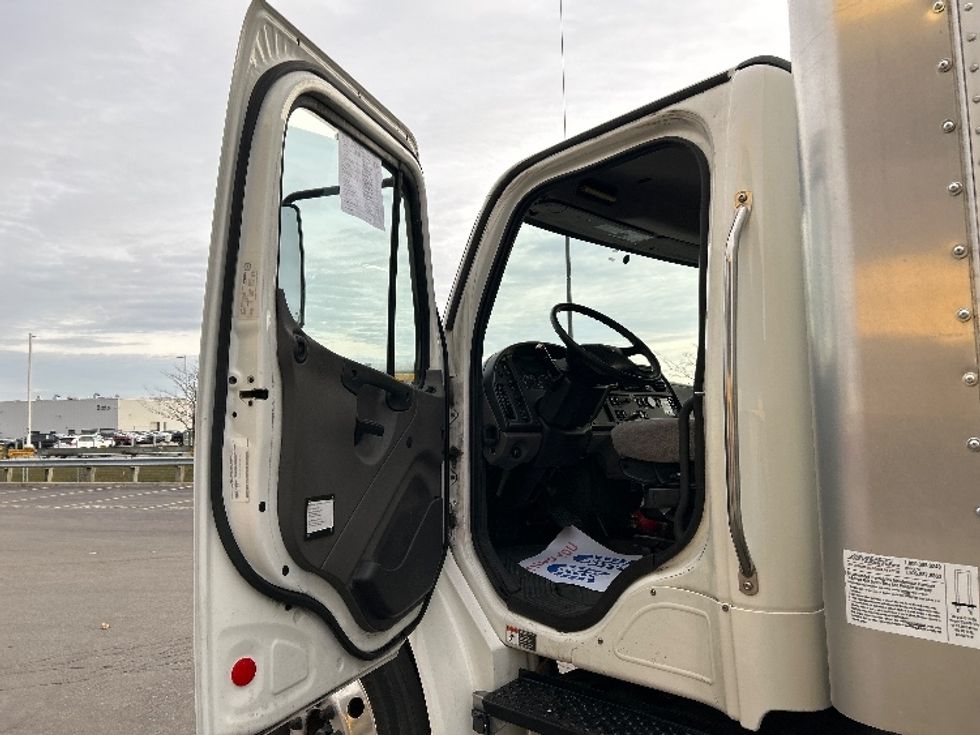 Medium Duty Box Truck-Light and Medium Duty Trucks-Freightliner-2020-M2-Mississauga-ON-235,779\n\t\tkm-$ 74,000 - Image 16