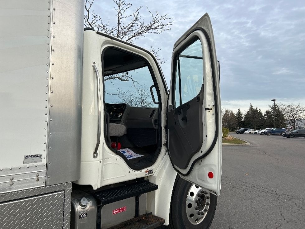 Medium Duty Box Truck-Light and Medium Duty Trucks-Freightliner-2020-M2-Mississauga-ON-235,779\n\t\tkm-$ 74,000 - Image 20