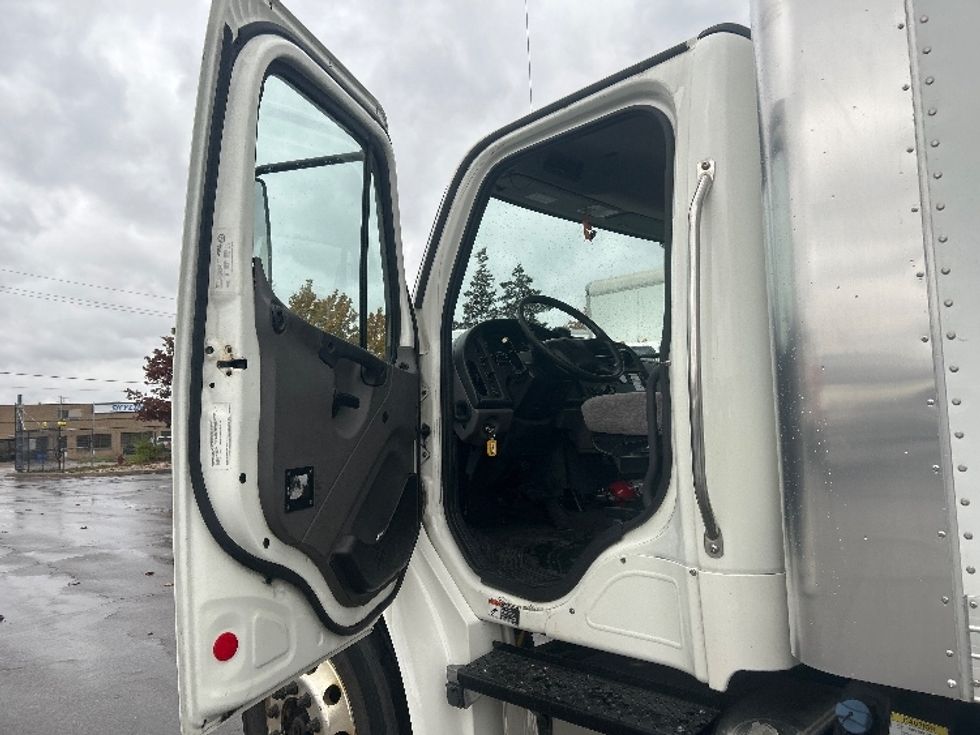 Medium Duty Box Truck-Light and Medium Duty Trucks-Freightliner-2020-M2-Mississauga-ON-245,848\n\t\tkm-$ 72,750 - Image 16