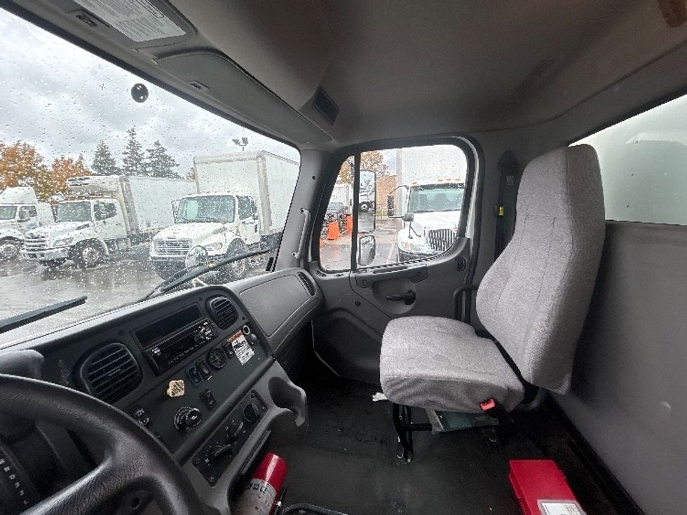 Medium Duty Box Truck-Light and Medium Duty Trucks-Freightliner-2020-M2-Mississauga-ON-245,848\n\t\tkm-$ 72,750 - Image 19
