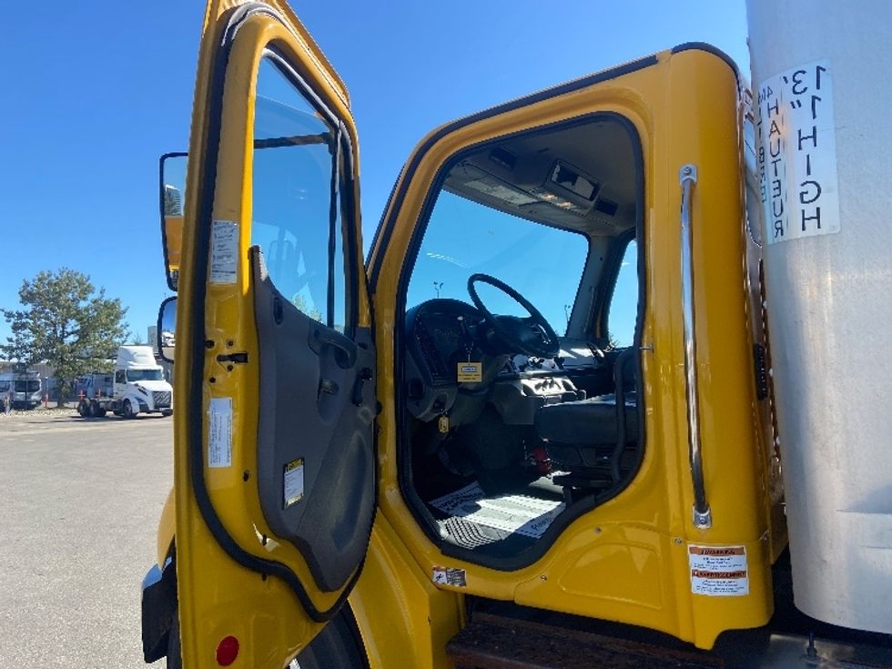 Medium Duty Box Truck-Light and Medium Duty Trucks-Freightliner-2020-M2-Mississauga-ON-246,997\n\t\tkm-$ 60,500 - Image 16