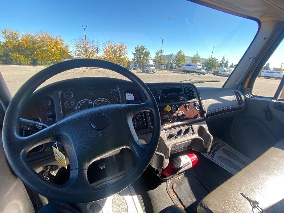 Medium Duty Box Truck-Light and Medium Duty Trucks-Freightliner-2020-M2-Mississauga-ON-246,997\n\t\tkm-$ 60,500 - Image 17