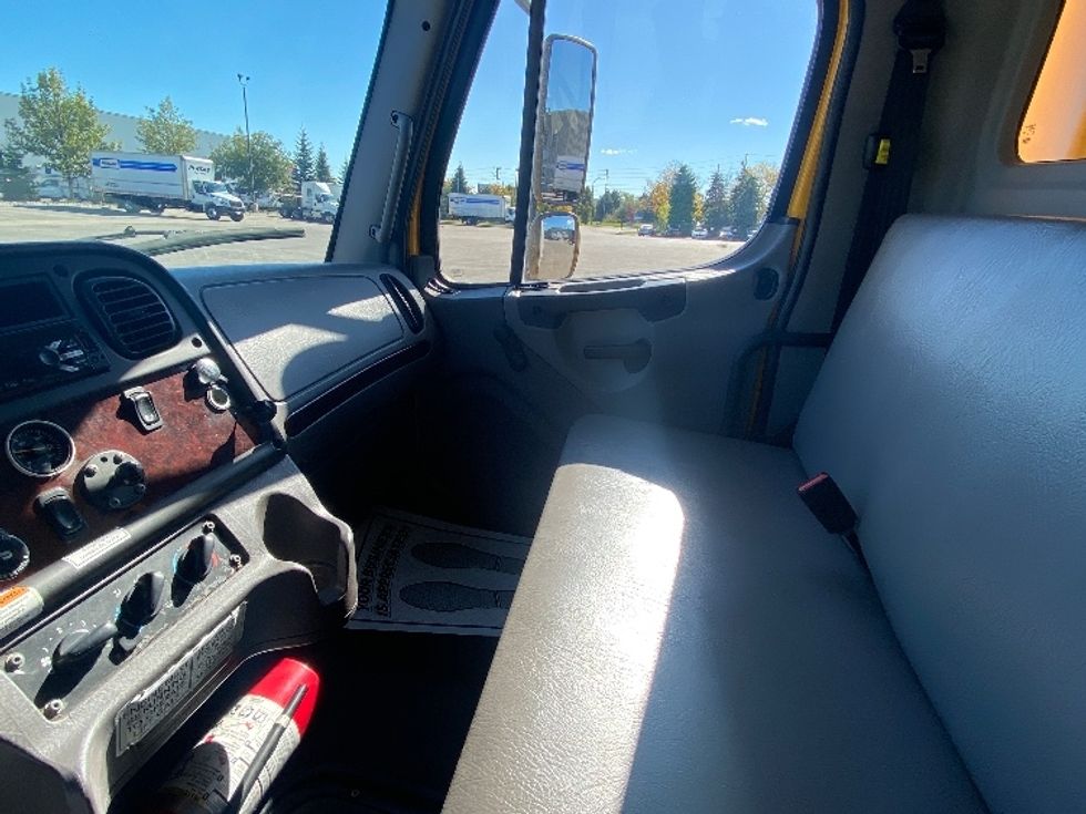 Medium Duty Box Truck-Light and Medium Duty Trucks-Freightliner-2020-M2-Mississauga-ON-246,997\n\t\tkm-$ 60,500 - Image 19