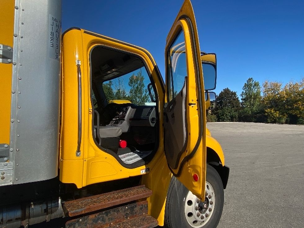 Medium Duty Box Truck-Light and Medium Duty Trucks-Freightliner-2020-M2-Mississauga-ON-246,997\n\t\tkm-$ 60,500 - Image 20