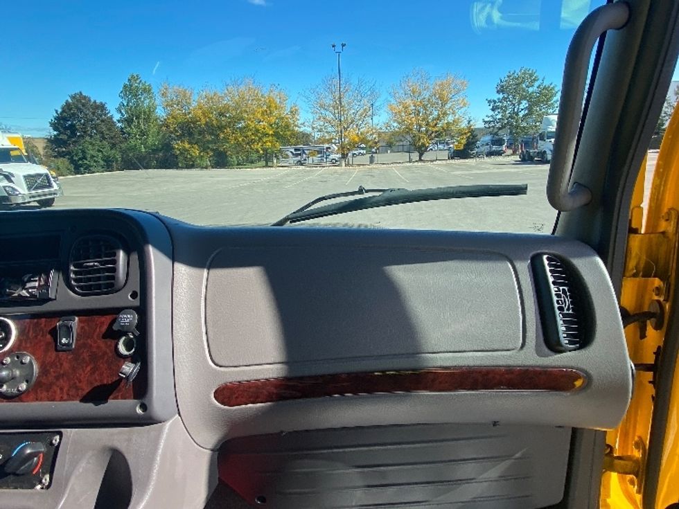 Medium Duty Box Truck-Light and Medium Duty Trucks-Freightliner-2020-M2-Mississauga-ON-246,997\n\t\tkm-$ 60,500 - Image 21