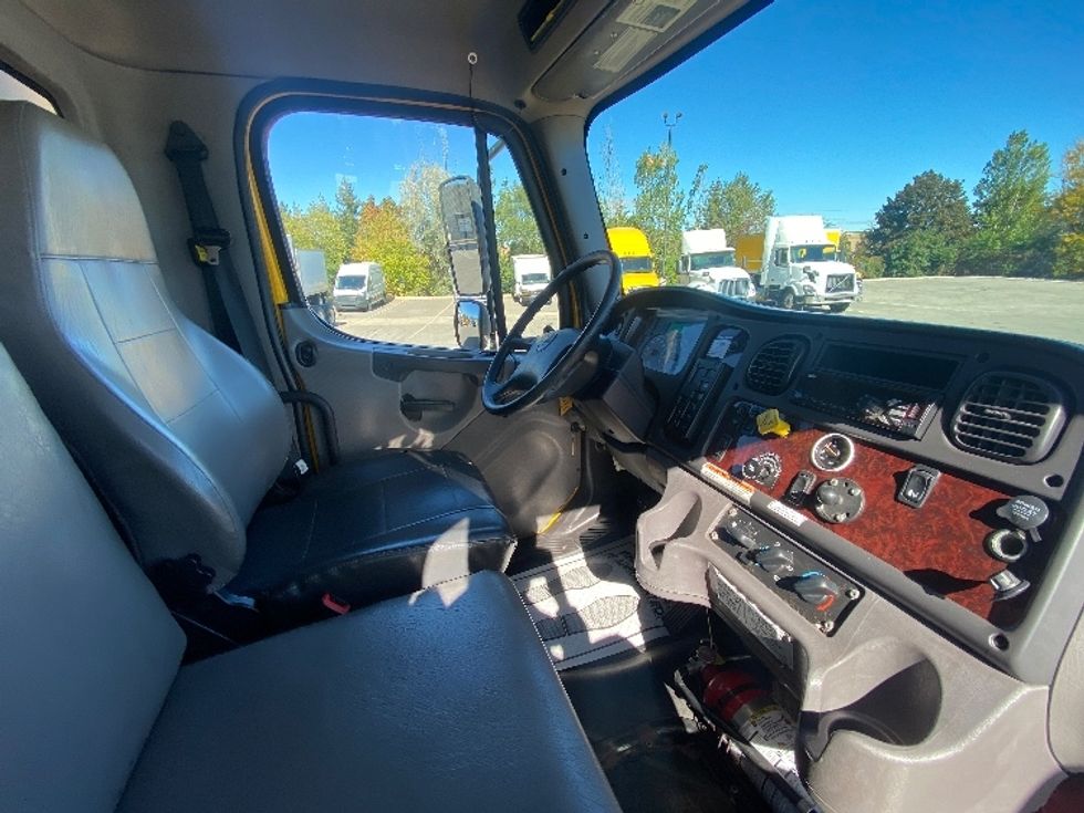 Medium Duty Box Truck-Light and Medium Duty Trucks-Freightliner-2020-M2-Mississauga-ON-246,997\n\t\tkm-$ 60,500 - Image 22