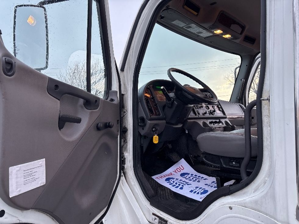 Medium Duty Box Truck-Light and Medium Duty Trucks-Freightliner-2020-M2-Mississauga-ON-329,110\n\t\tkm-$ 63,750 - Image 16