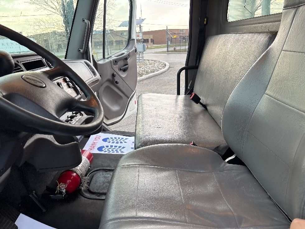 Medium Duty Box Truck-Light and Medium Duty Trucks-Freightliner-2020-M2-Mississauga-ON-329,110\n\t\tkm-$ 63,750 - Image 19