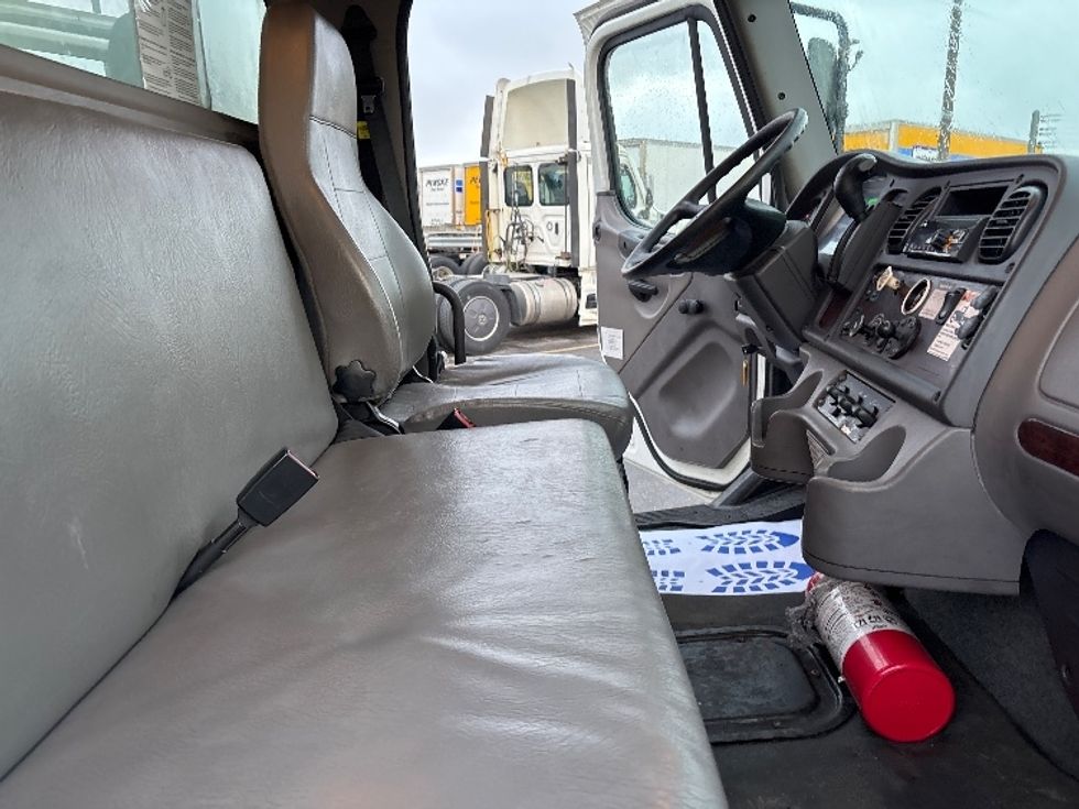 Medium Duty Box Truck-Light and Medium Duty Trucks-Freightliner-2020-M2-Mississauga-ON-329,110\n\t\tkm-$ 63,750 - Image 22