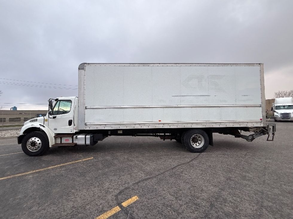 Medium Duty Box Truck-Light and Medium Duty Trucks-Freightliner-2020-M2-Mississauga-ON-329,110\n\t\tkm-$ 63,750 - Image 4
