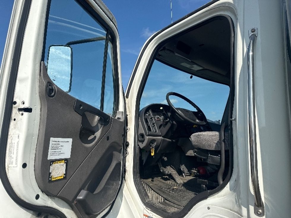 Medium Duty Box Truck-Light and Medium Duty Trucks-Freightliner-2020-M2-Mississauga-ON-354,082\n\t\tkm-$ 52,750 - Image 13