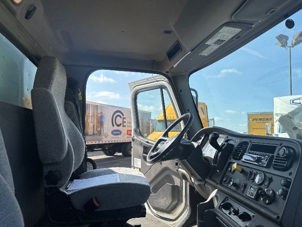 Medium Duty Box Truck-Light and Medium Duty Trucks-Freightliner-2020-M2-Mississauga-ON-354,082\n\t\tkm-$ 52,750 - Image 22