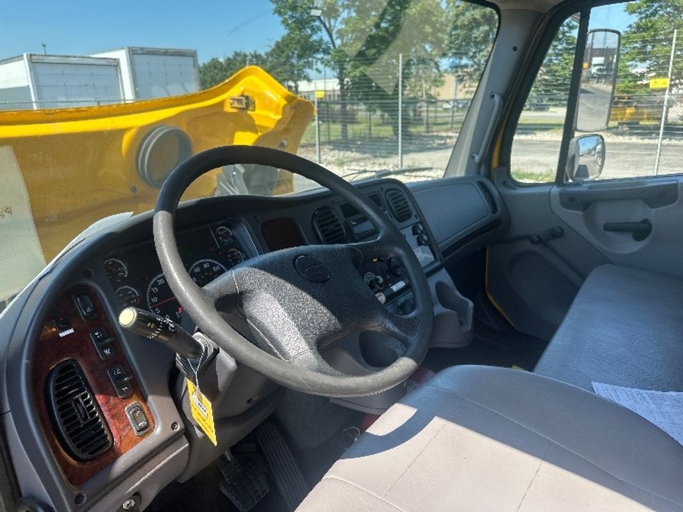 Medium Duty Box Truck-Light and Medium Duty Trucks-Freightliner-2020-M2-Mississauga-ON-389,624\n\t\tkm-$ 41,750 - Image 17