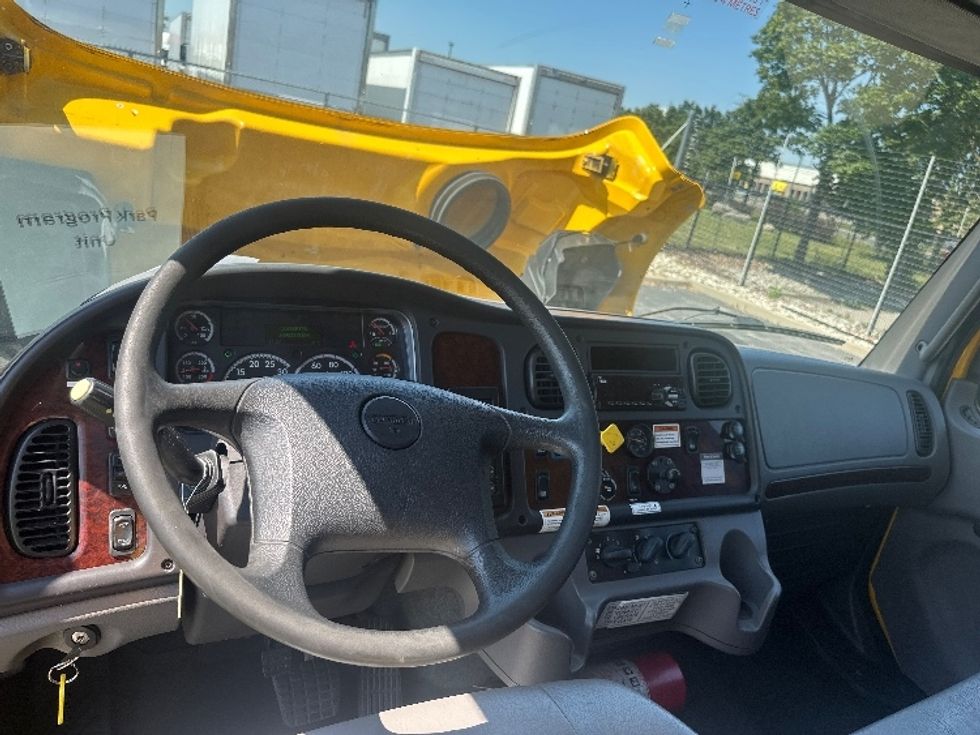 Medium Duty Box Truck-Light and Medium Duty Trucks-Freightliner-2020-M2-Mississauga-ON-389,624\n\t\tkm-$ 41,750 - Image 18