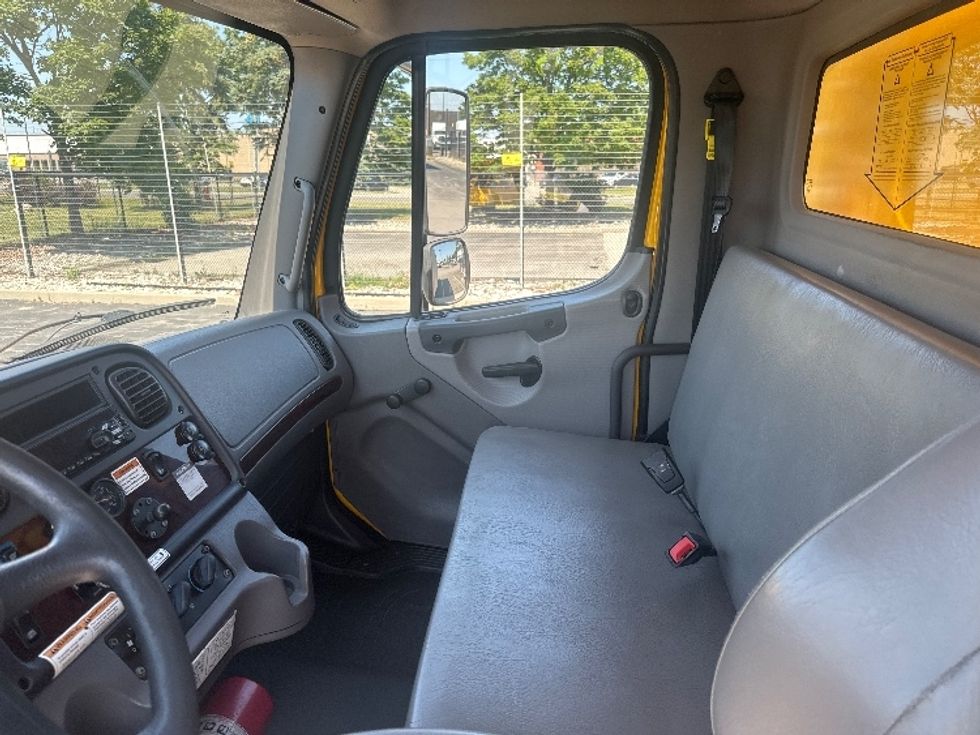 Medium Duty Box Truck-Light and Medium Duty Trucks-Freightliner-2020-M2-Mississauga-ON-389,624\n\t\tkm-$ 41,750 - Image 19