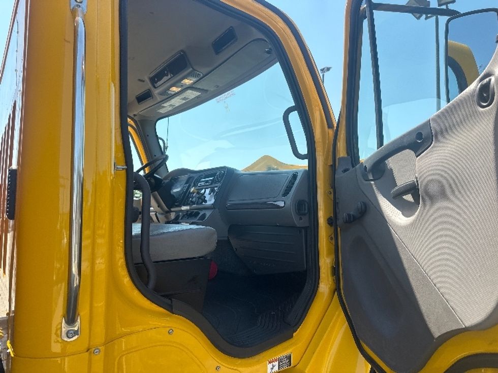 Medium Duty Box Truck-Light and Medium Duty Trucks-Freightliner-2020-M2-Mississauga-ON-389,624\n\t\tkm-$ 41,750 - Image 20