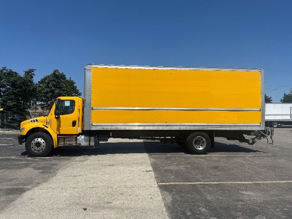 Medium Duty Box Truck-Light and Medium Duty Trucks-Freightliner-2020-M2-Mississauga-ON-389,624\n\t\tkm-$ 41,750 - Image 4