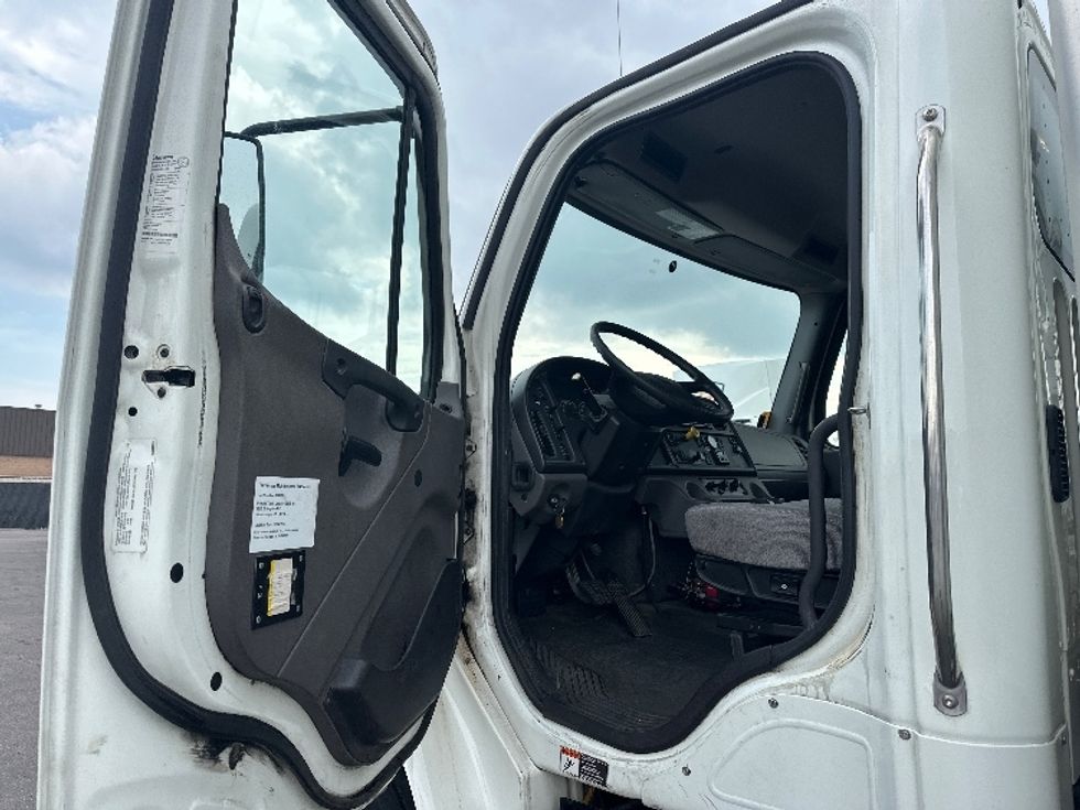 Medium Duty Box Truck-Light and Medium Duty Trucks-Freightliner-2020-M2-Mississauga-ON-393,446\n\t\tkm-$ 42,500 - Image 16