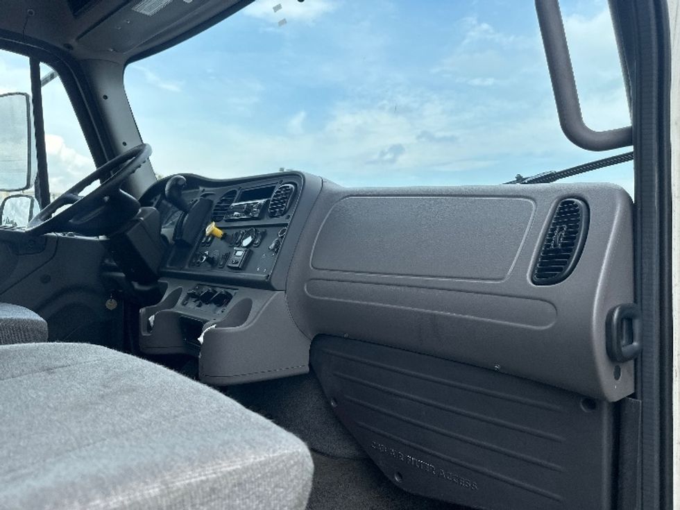 Medium Duty Box Truck-Light and Medium Duty Trucks-Freightliner-2020-M2-Mississauga-ON-393,446\n\t\tkm-$ 42,500 - Image 21