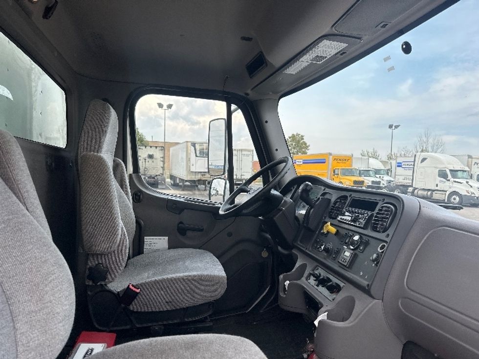 Medium Duty Box Truck-Light and Medium Duty Trucks-Freightliner-2020-M2-Mississauga-ON-393,446\n\t\tkm-$ 42,500 - Image 22
