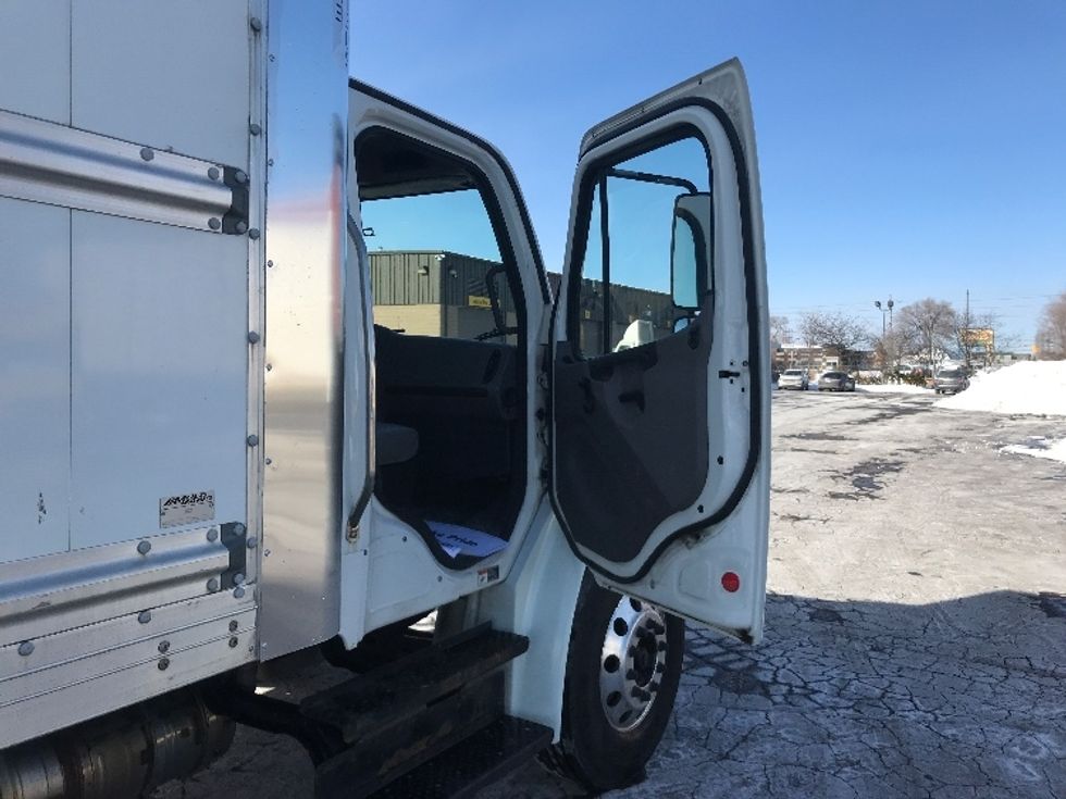 Medium Duty Box Truck-Light and Medium Duty Trucks-Freightliner-2020-M2-Mississauga-ON-485,077\n\t\tkm-$ 43,500 - Image 17