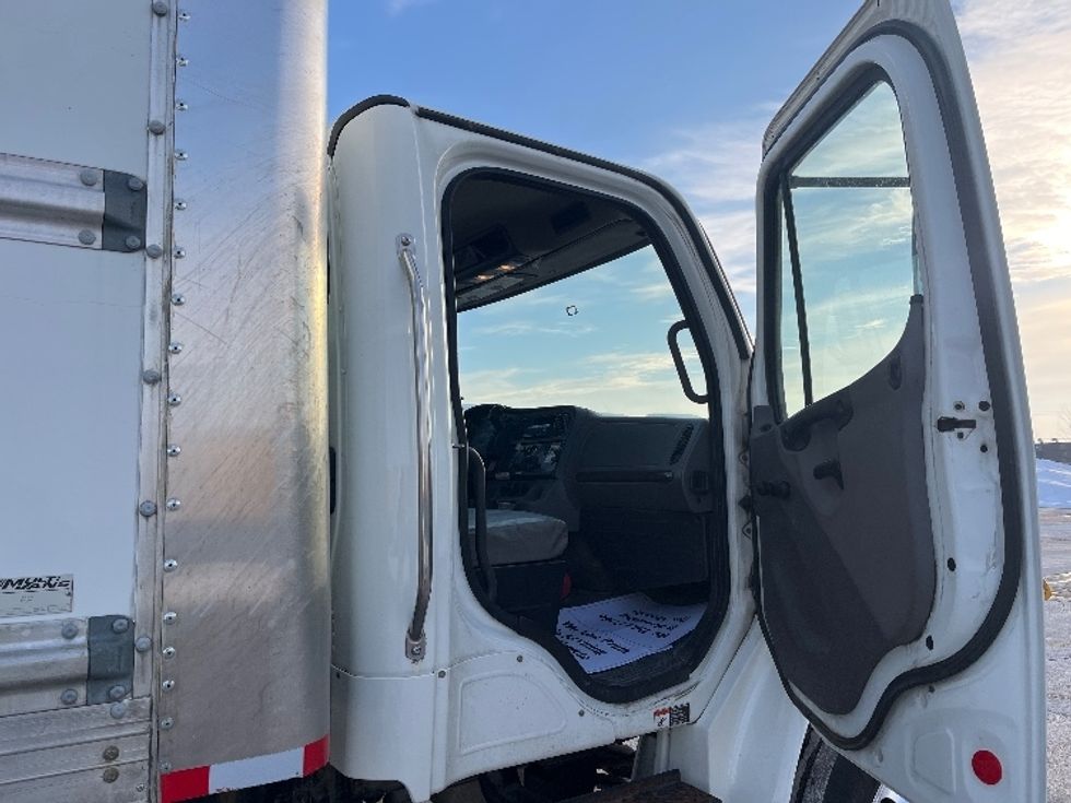 Medium Duty Box Truck-Light and Medium Duty Trucks-Freightliner-2020-M2-Mississauga-ON-518,936\n\t\tkm-$ 37,500 - Image 20