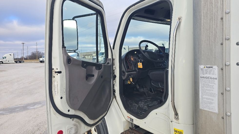 Medium Duty Box Truck-Light and Medium Duty Trucks-Freightliner-2020-M2-Moberly-MO-384,185\n\t\tmiles-$ 22,250 - Image 15