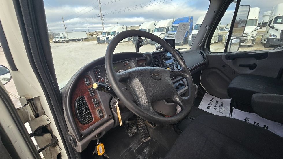 Medium Duty Box Truck-Light and Medium Duty Trucks-Freightliner-2020-M2-Moberly-MO-384,185\n\t\tmiles-$ 22,250 - Image 16