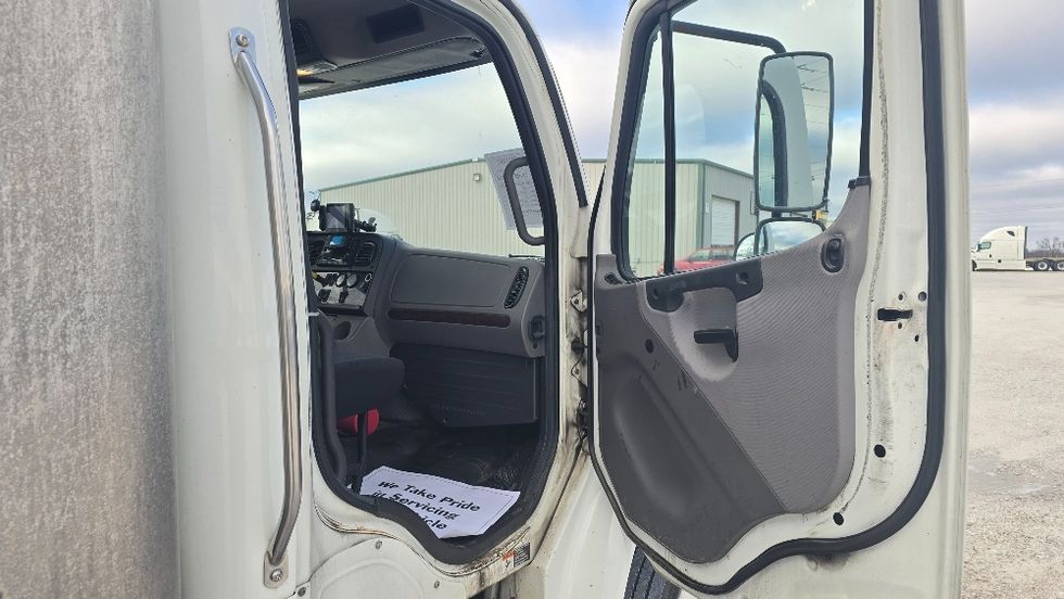 Medium Duty Box Truck-Light and Medium Duty Trucks-Freightliner-2020-M2-Moberly-MO-384,185\n\t\tmiles-$ 22,250 - Image 19