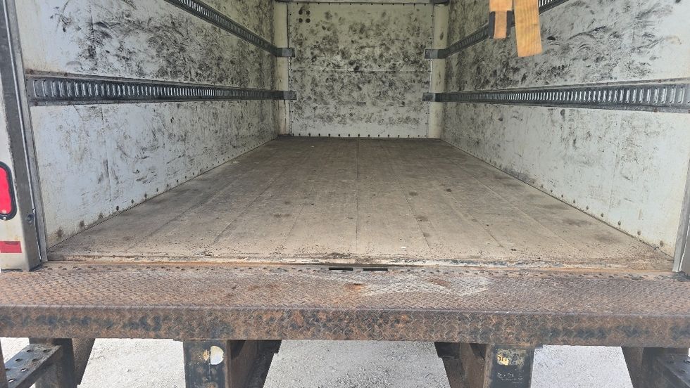 Medium Duty Box Truck-Light and Medium Duty Trucks-Freightliner-2020-M2-Moberly-MO-384,185\n\t\tmiles-$ 22,250 - Image 9